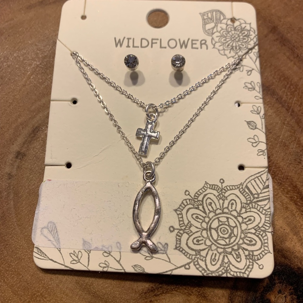 Wildflower fish and cross necklace with this rhinestone earrings.